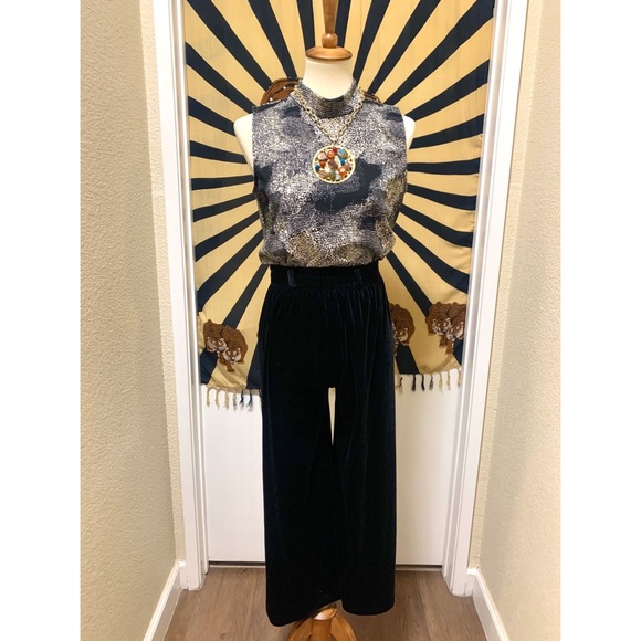 π Stylish modern velvet pants - Picture 2 of 7